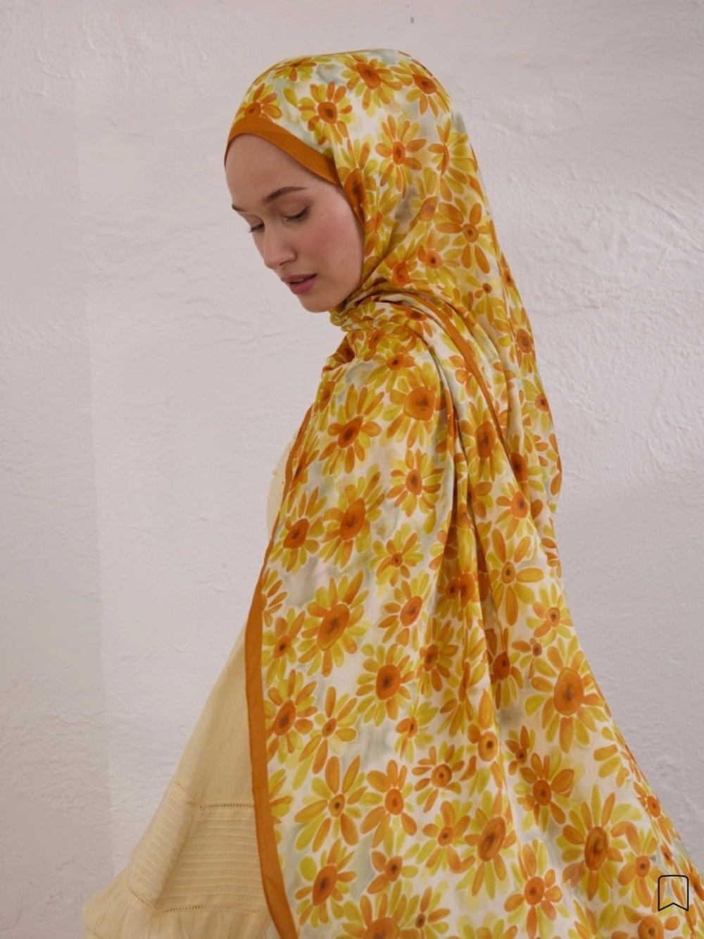 Summer Sunflower Pattern Lightweight Rami Oblong Scarf in Yellow/Orange/White